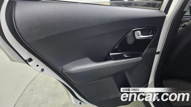 Kia Niro 2018 — фото 15