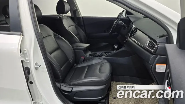 Kia Niro 2018 — фото 16