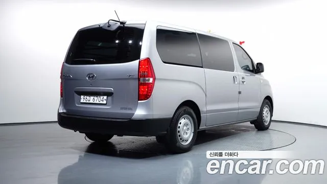 Hyundai Starex 2019 — фото 2