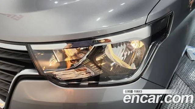 Hyundai Starex 2019 — фото 8