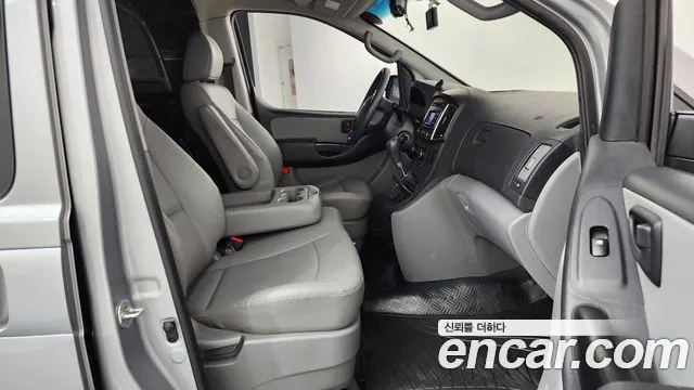 Hyundai Starex 2019 — фото 15
