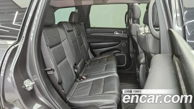 Jeep Cherokee 2020 — фото 12