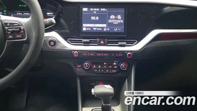 Kia Niro 2022 — фото 19