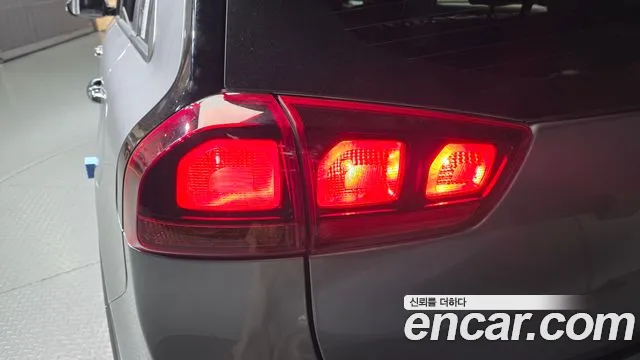 Kia Niro 2022 — фото 9