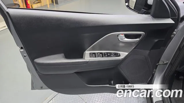 Kia Niro 2022 — фото 14