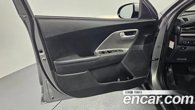 Kia Niro 2022 — фото 14