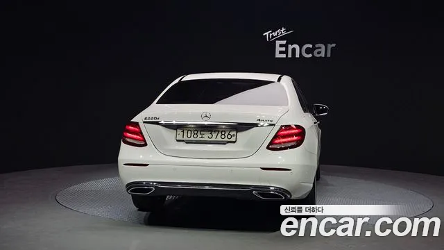 Mercedes-Benz E-Class 2017 — фото 4