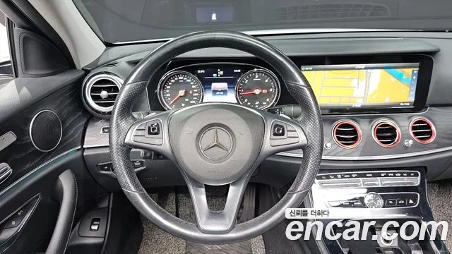 Mercedes-Benz E-Class 2017 — фото 14