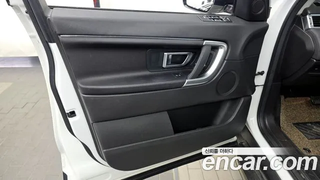 Land Rover Discovery Sport 2017 — фото 14