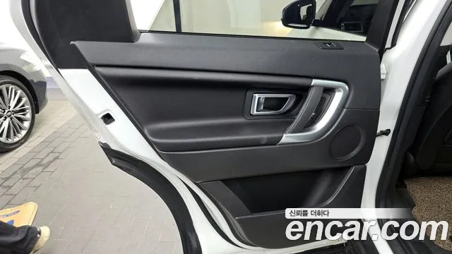 Land Rover Discovery Sport 2017 — фото 15