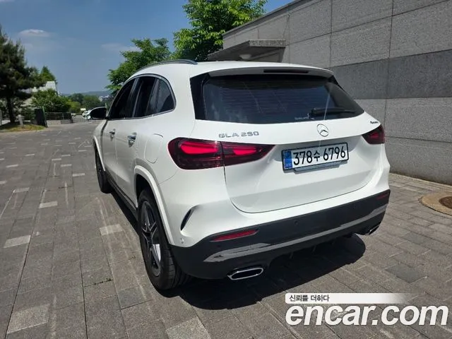 Mercedes-Benz GLA-Class 2025 — фото 3