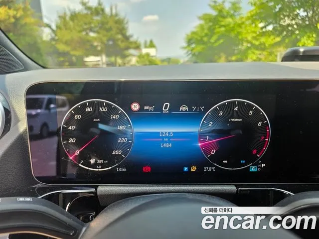 Mercedes-Benz GLA-Class 2025 — фото 9