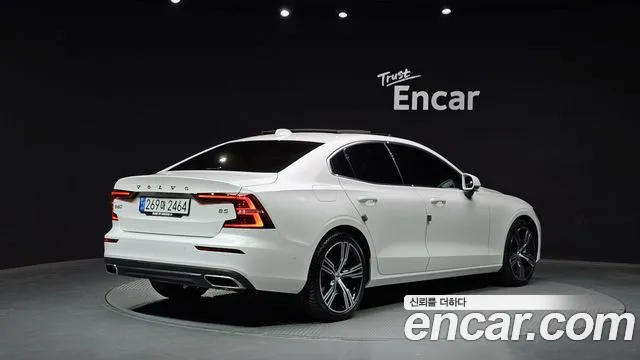 Volvo S60 2021 — фото 2