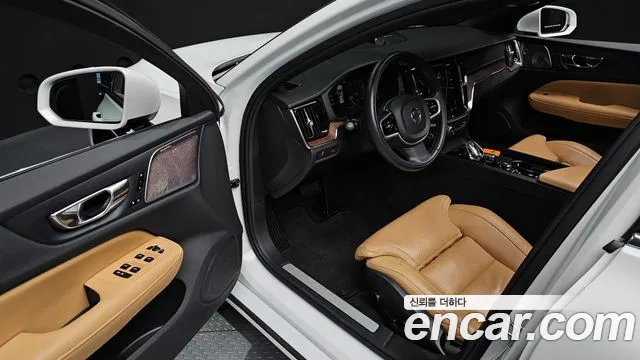 Volvo S60 2021 — фото 12