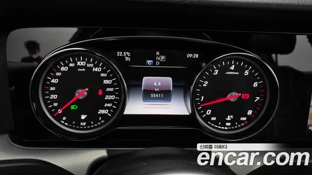 Mercedes-Benz E-Class 2020 — фото 11