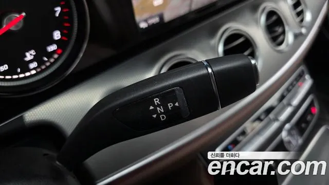 Mercedes-Benz E-Class 2020 — фото 12