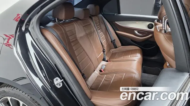 Mercedes-Benz E-Class 2020 — фото 17