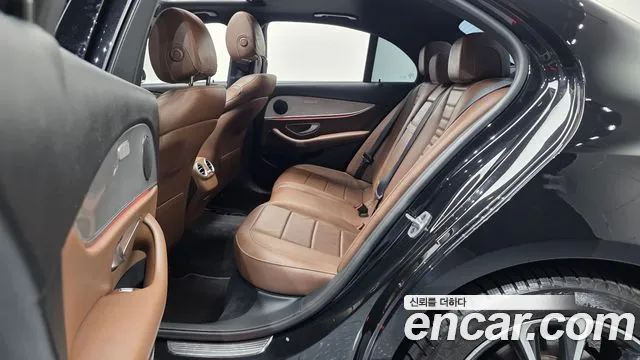 Mercedes-Benz E-Class 2020 — фото 18