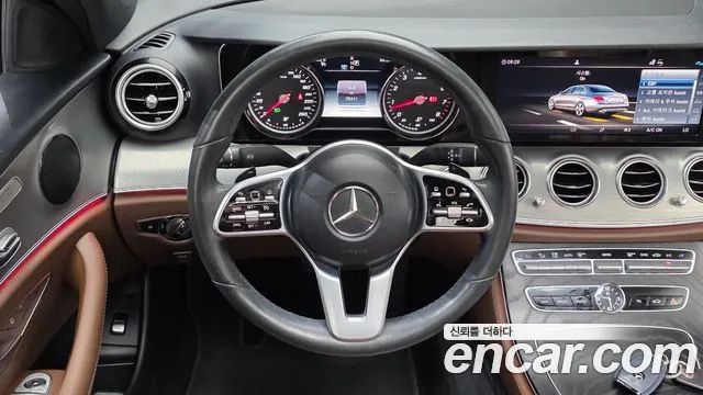 Mercedes-Benz E-Class 2020 — фото 19