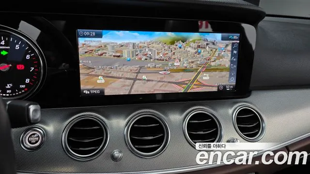 Mercedes-Benz E-Class 2020 — фото 20