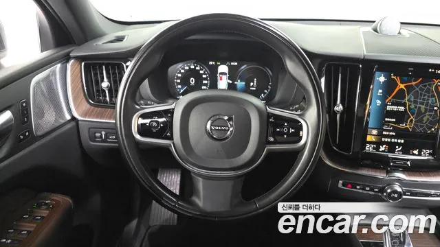 Volvo XC60 2021 — фото 13
