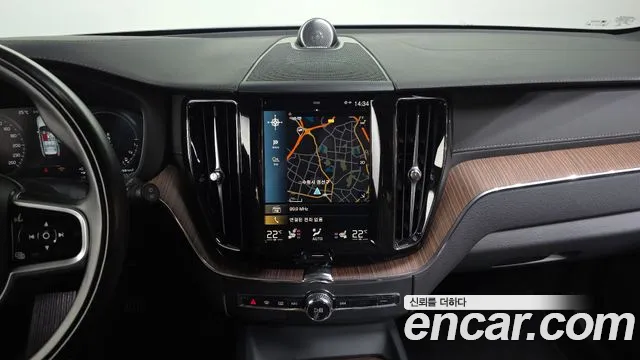 Volvo XC60 2021 — фото 14