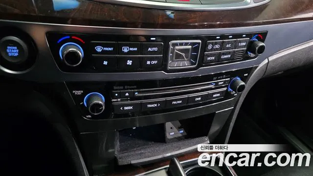 Hyundai Equus 2015 — фото 16