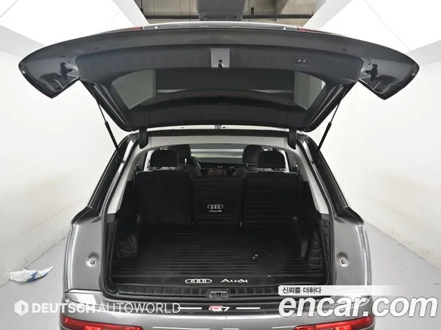 Audi Q7 2020 — фото 19