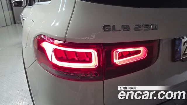 Mercedes-Benz GLB-Class 2021 — фото 9