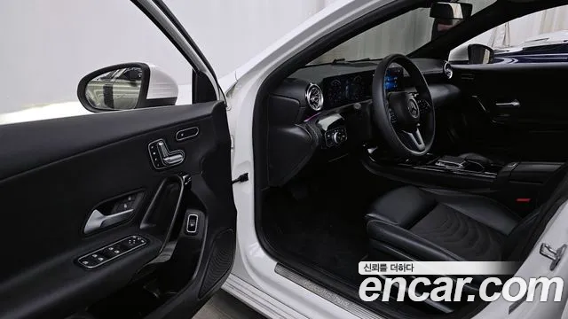 Mercedes-Benz A-Class 2020 — фото 13