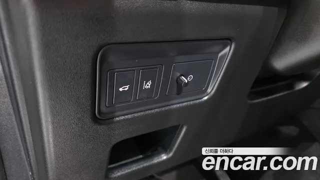 Land Rover Discovery 2018 — фото 12