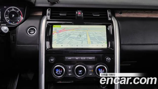 Land Rover Discovery 2018 — фото 17