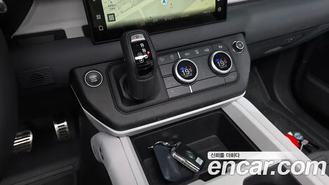 Land Rover Defender 2025 — фото 11
