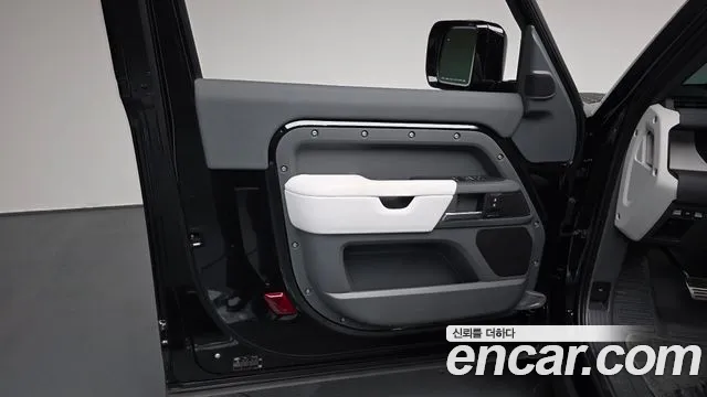 Land Rover Defender 2025 — фото 13