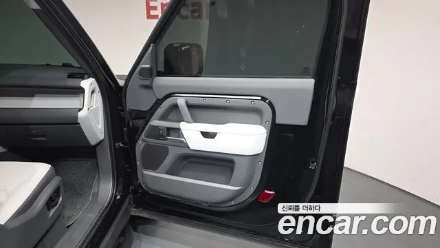 Land Rover Defender 2025 — фото 14