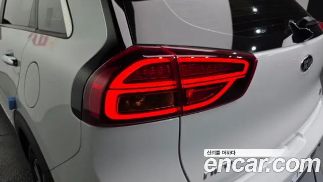 Kia Niro 2021 — фото 9