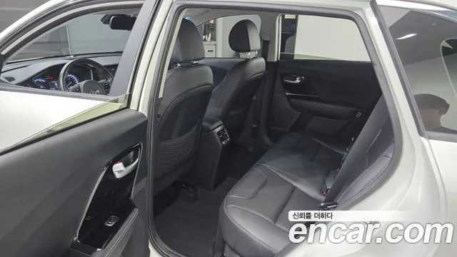 Kia Niro 2021 — фото 16