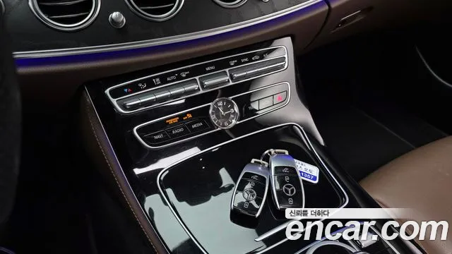 Mercedes-Benz E-Class 2017 — фото 18