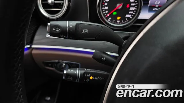 Mercedes-Benz E-Class 2017 — фото 20