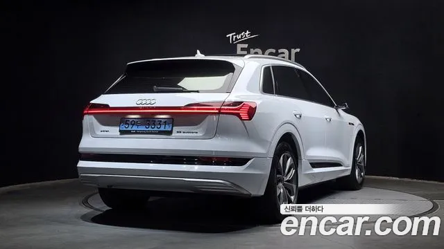 Audi e-tron 2022 — фото 2