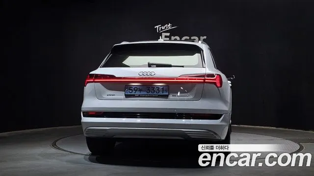 Audi e-tron 2022 — фото 4