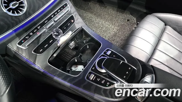 Mercedes-Benz E-Class 2019 — фото 11