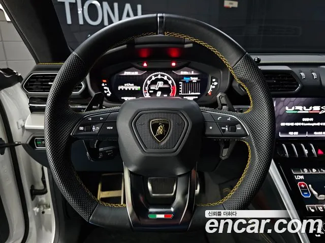Lamborghini Urus 2023 — фото 12