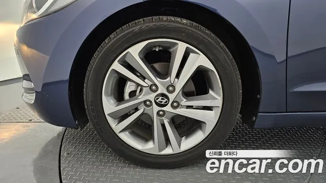 Hyundai AVANTE 2018 — фото 5