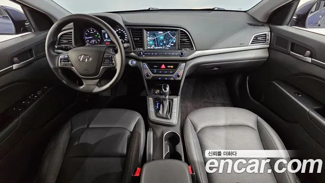 Hyundai AVANTE 2018 — фото 10