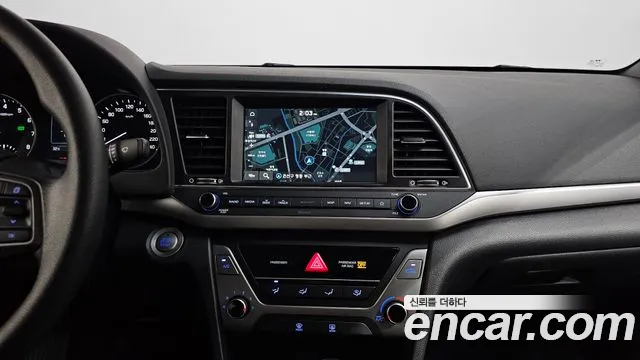 Hyundai AVANTE 2018 — фото 18