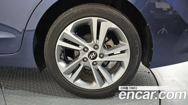 Hyundai AVANTE 2018 — фото 7