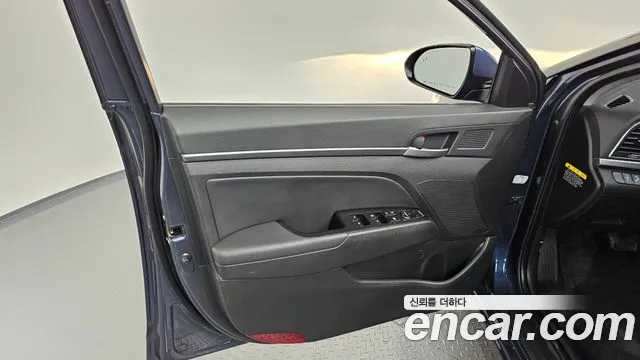 Hyundai AVANTE 2018 — фото 14