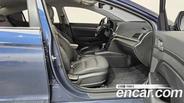 Hyundai AVANTE 2018 — фото 16