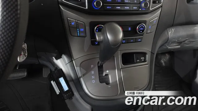 Hyundai Starex 2021 — фото 9